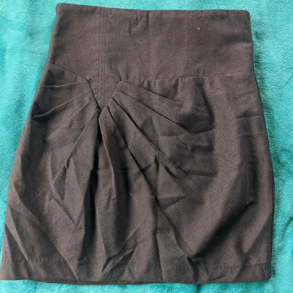 Black Mini skirt - Picture 2 of 6